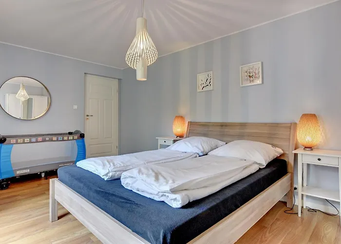 Azure Cozy Apartment By Grand Apartments